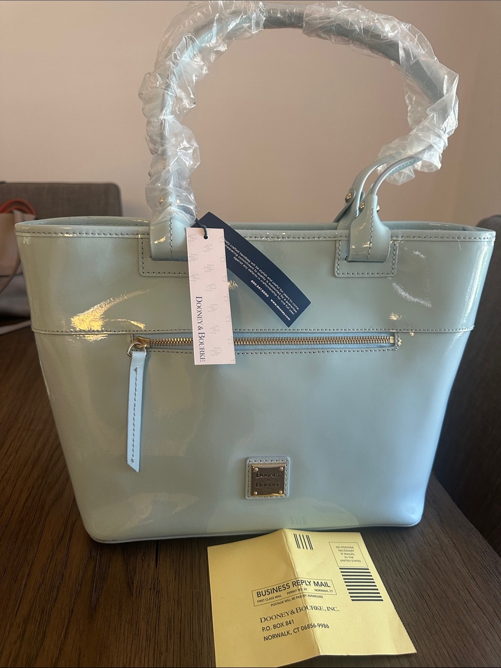 Dooney & Bourke NWT Beacon Patent leather tote, with Dusty registration card - Picture 2 of 15